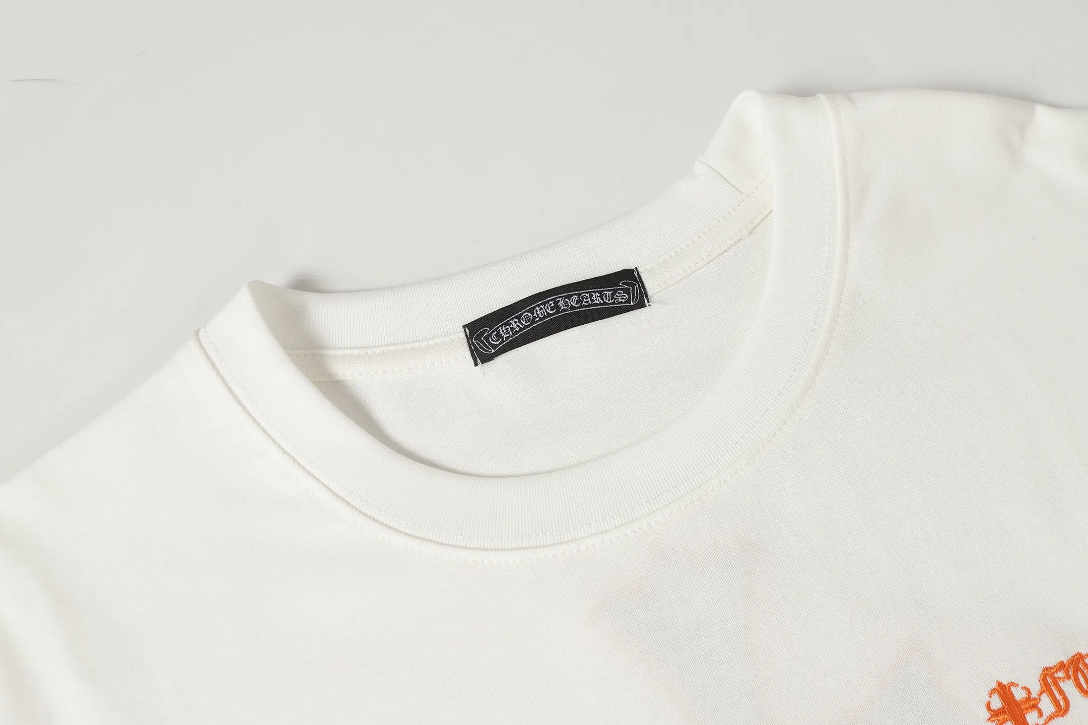 P170 2209 style 280g heavy double yarn -Chrome Hearts/Chrome Hearts Color Cross✝️Skin embroidered short-sleeved T-shirt -High weight, high density and high quality. The wool is soft, delicate and skin-friendly. It feels soft and silky. It has excellent warmth and skin-friendly properties. -Customized weaving and dyeing, no color difference. No matter the fabric or workmanship details, it beats the ordinary version on the market. -Colour: black white -Size: S M L XL